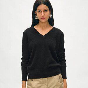 White + Warren | 100% Cashmere V Neck Black Sweater